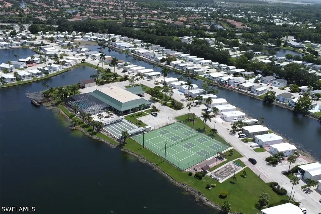 386 Leopard Lane Naples FL 34114