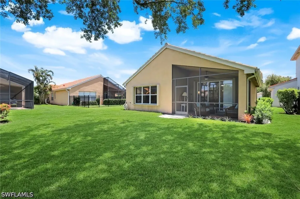 1654 Triangle Palm Terrace Naples FL 34119