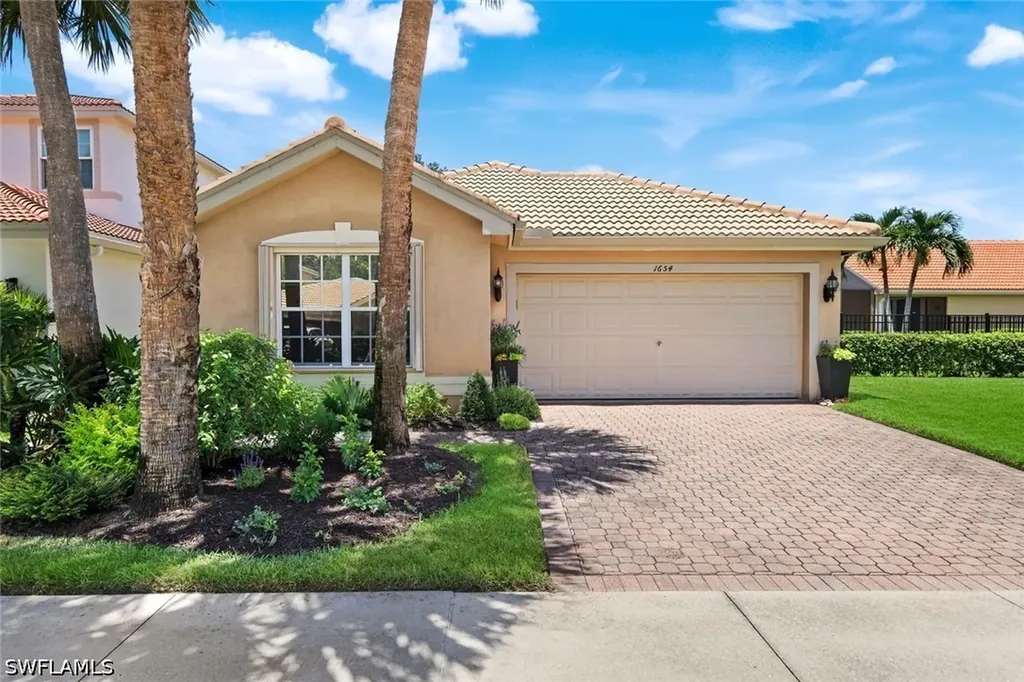 1654 Triangle Palm Terrace Naples FL 34119