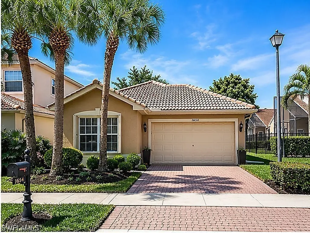 1654 Triangle Palm Terrace Naples FL 34119