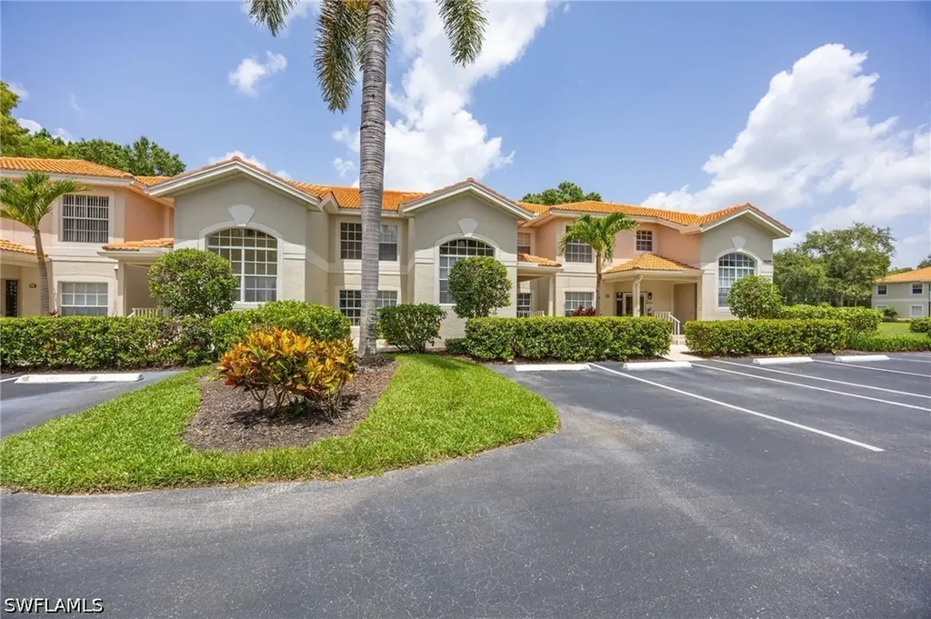 Naples FL, 7577 Silver Trumpet Lane, Unit 103
