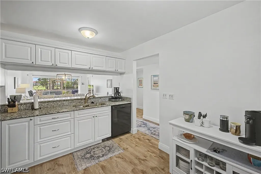 7065 Dennis Circle Naples FL 34104