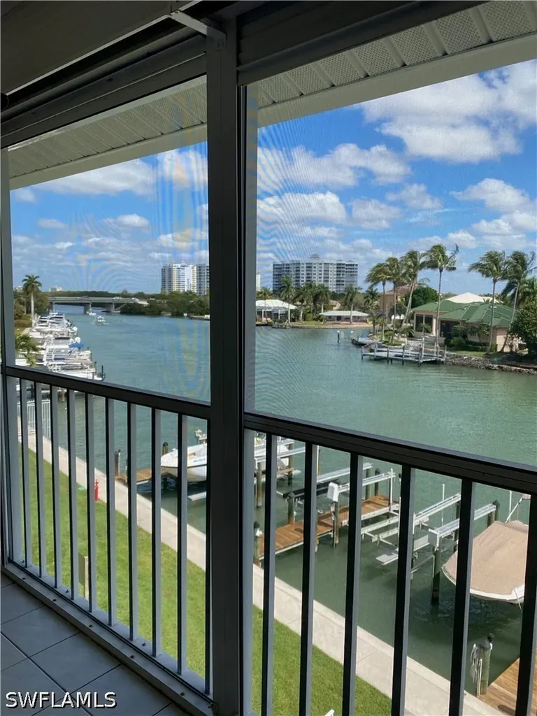 10686 Gulfshore Drive Naples FL 34108-3041