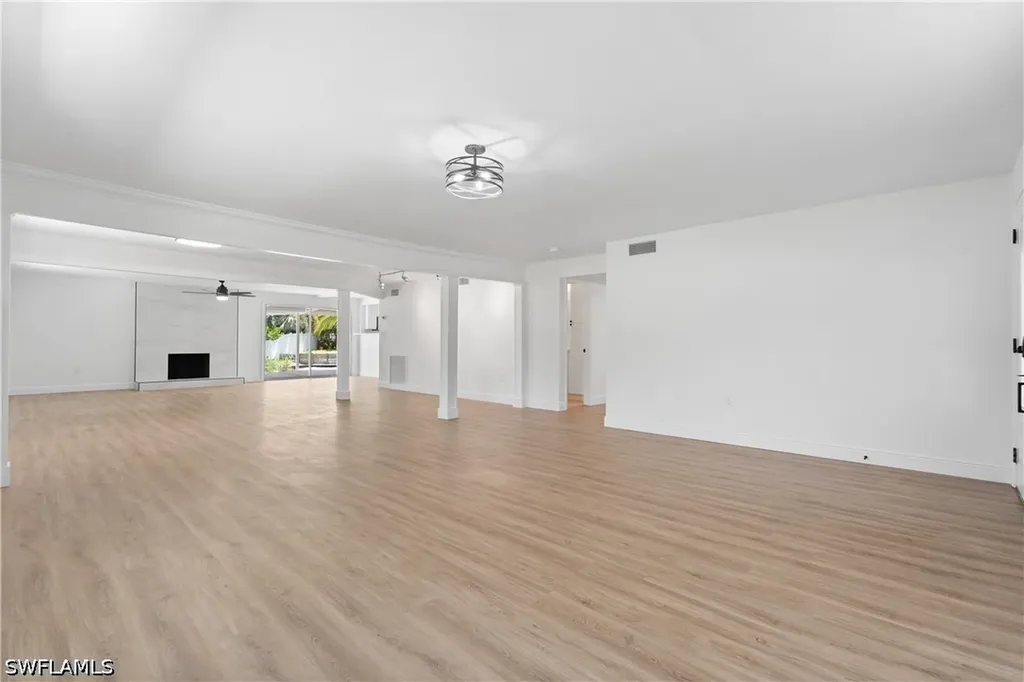 66 River Court Naples FL 34110