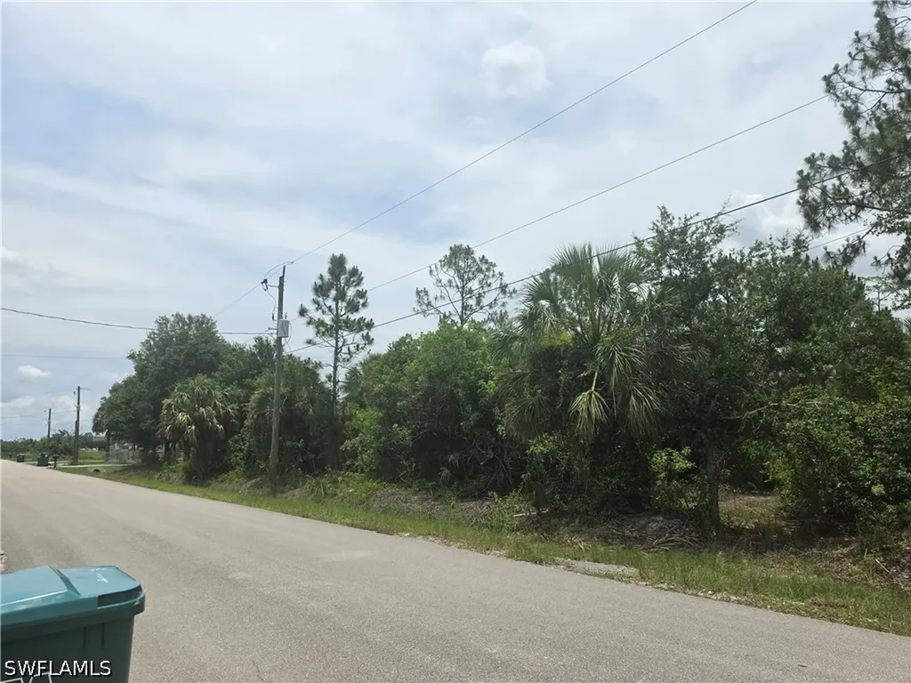 20TH Avenue NE Naples FL 34120