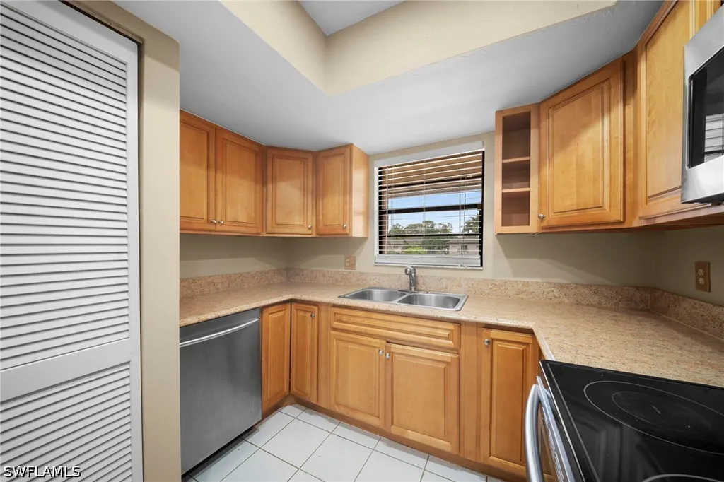 195 Cypress Way E Naples FL 34110