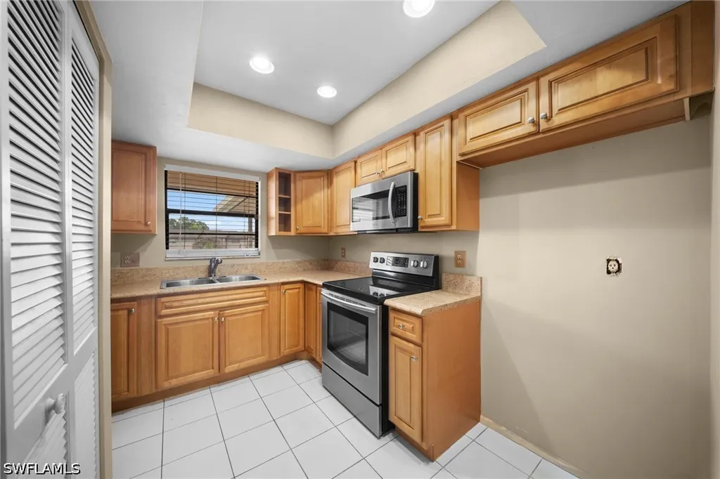 195 Cypress Way E Naples FL 34110