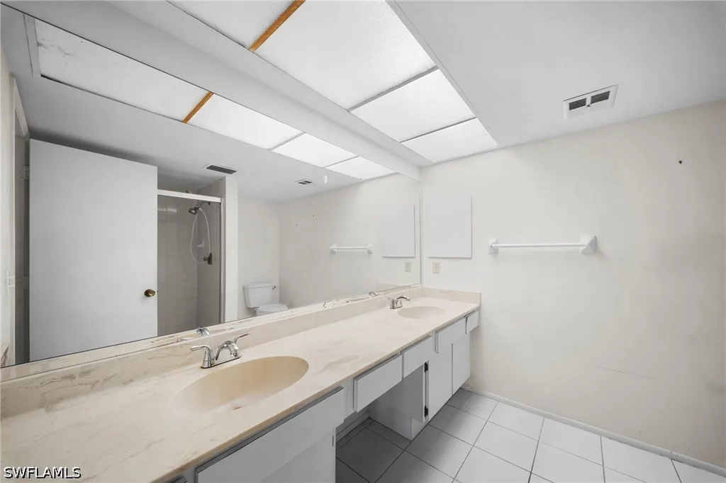 195 Cypress Way E Naples FL 34110