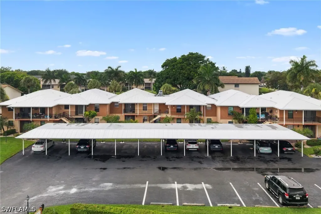 195 Cypress Way E Naples FL 34110