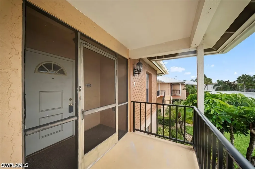 195 Cypress Way E Naples FL 34110