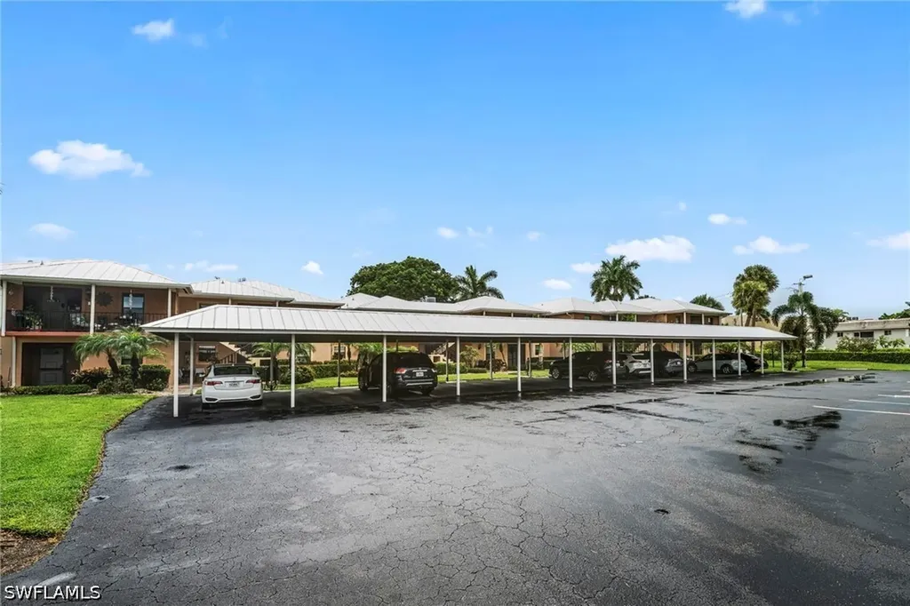 195 Cypress Way E Naples FL 34110