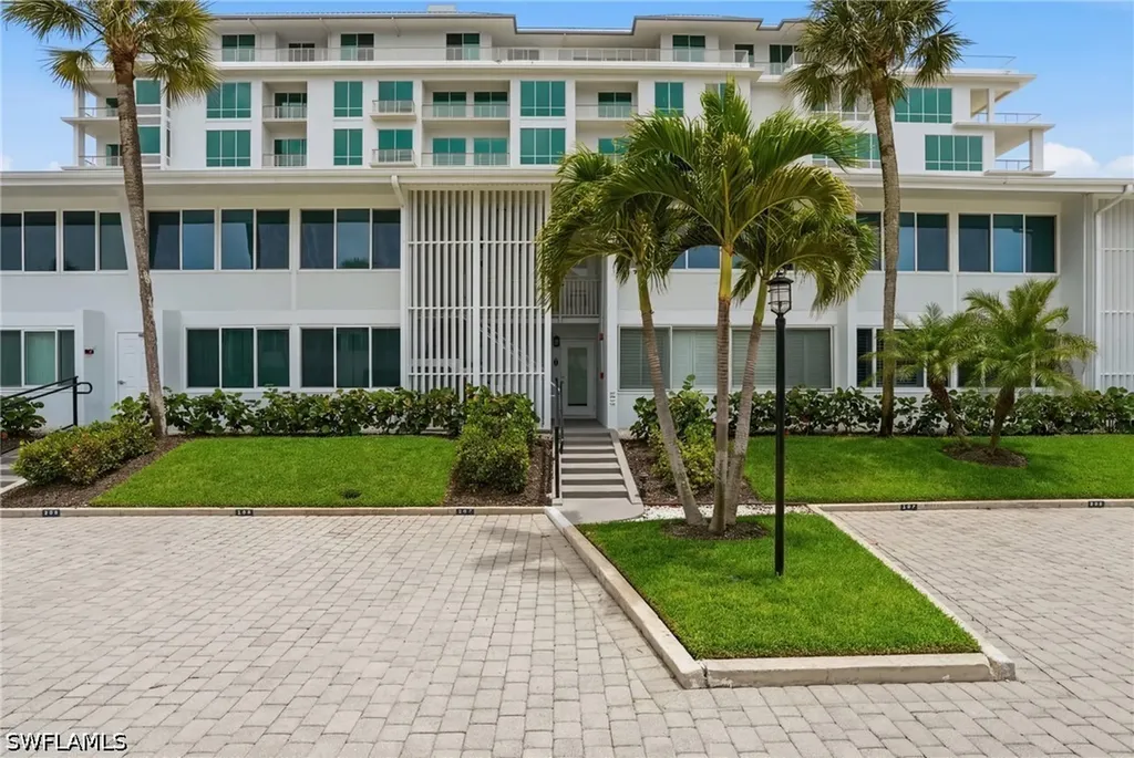 Naples FL, 1065 Gulf Shore Boulevard N, Unit 108