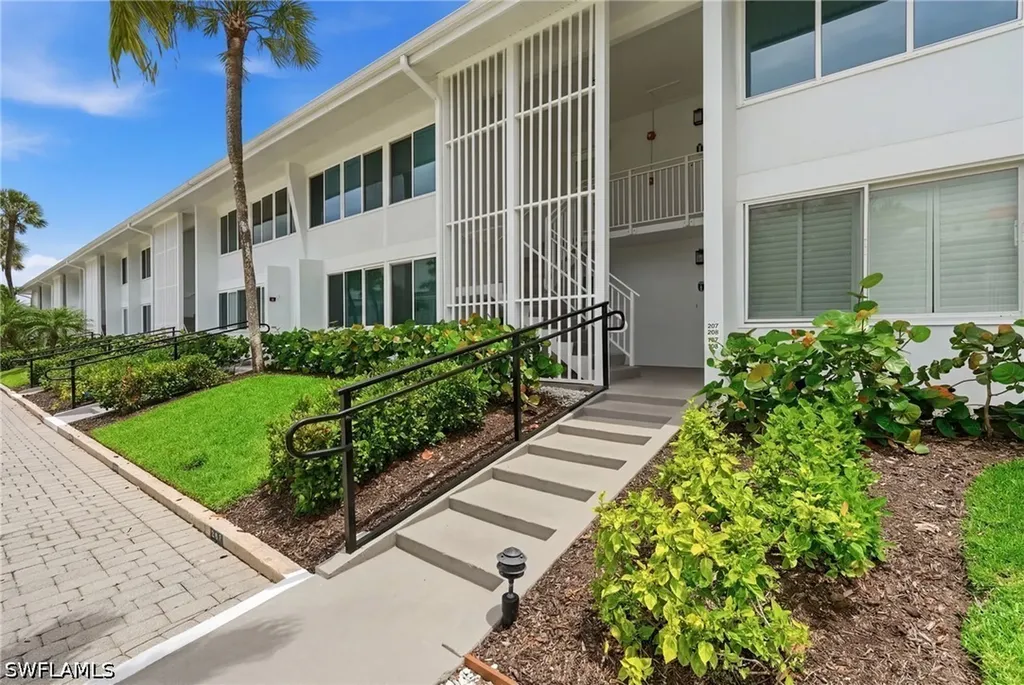 1065 Gulf Shore Boulevard N Naples FL 34102
