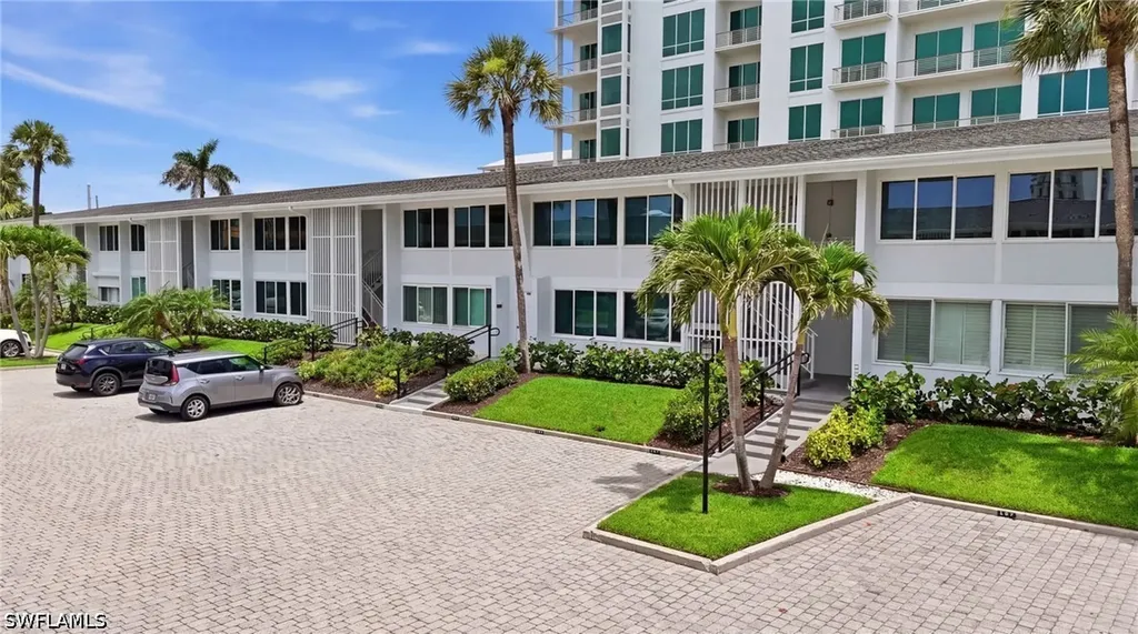 1065 Gulf Shore Boulevard N Naples FL 34102