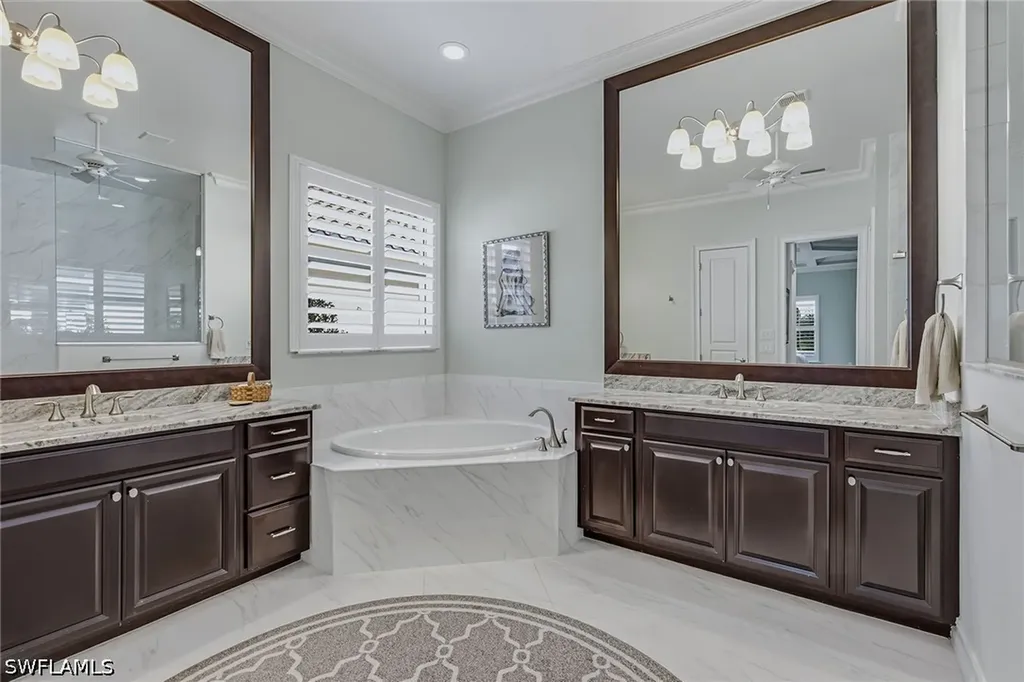 9454 Lagomar Court Naples FL 34114
