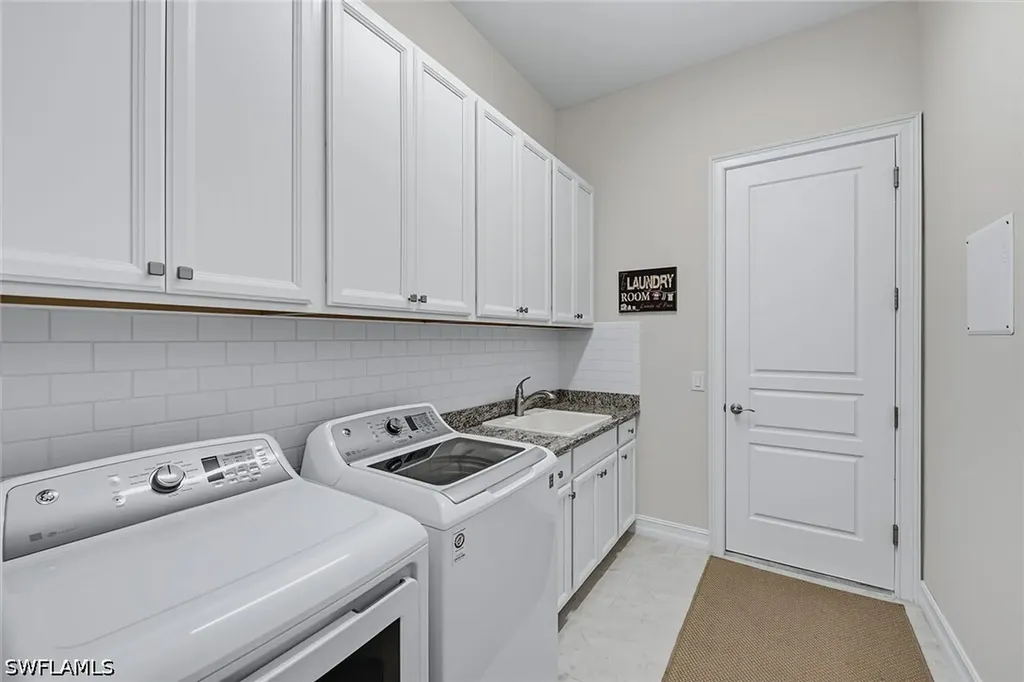 9454 Lagomar Court Naples FL 34114