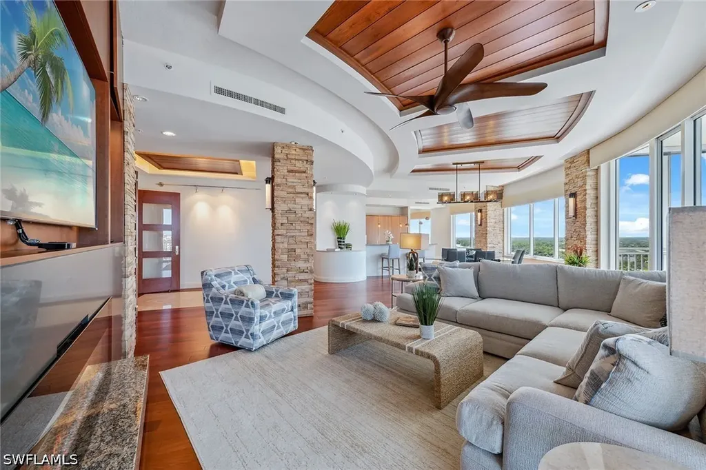 13675 Vanderbilt Drive Naples FL 34110