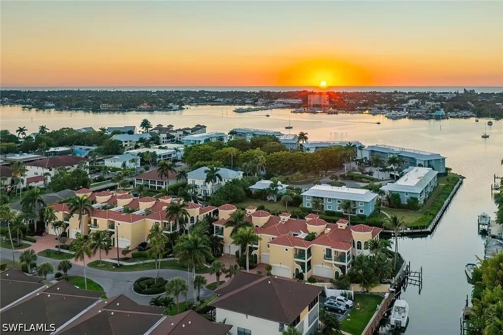 1435 Blue Point Avenue Naples FL 34102