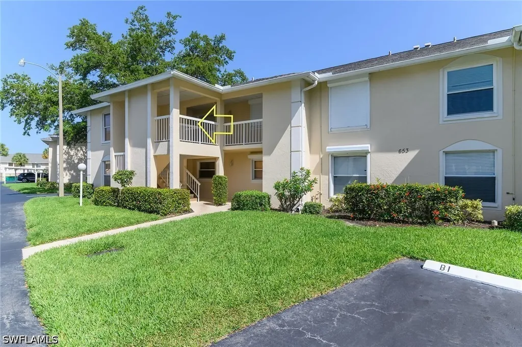 Naples FL, 653 Squire Circle, Unit 201