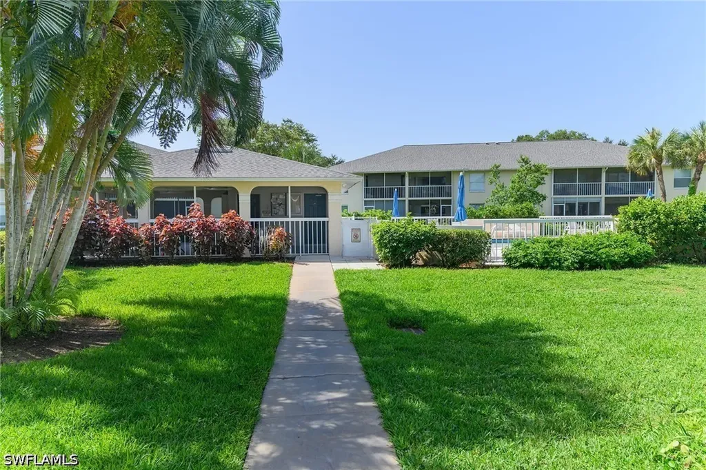 653 Squire Circle Naples FL 34104