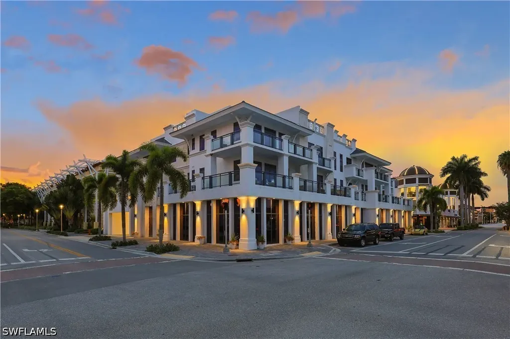 Naples FL, 875 6TH Avenue S, Unit 304