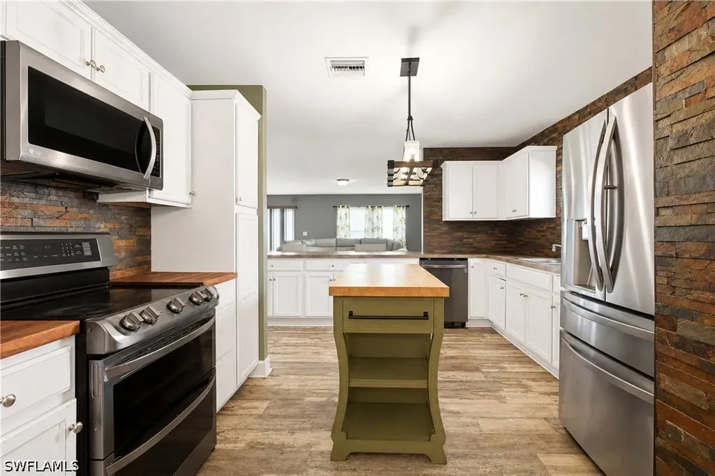 10365 Canal Brook Lane Lehigh Acres FL 33936