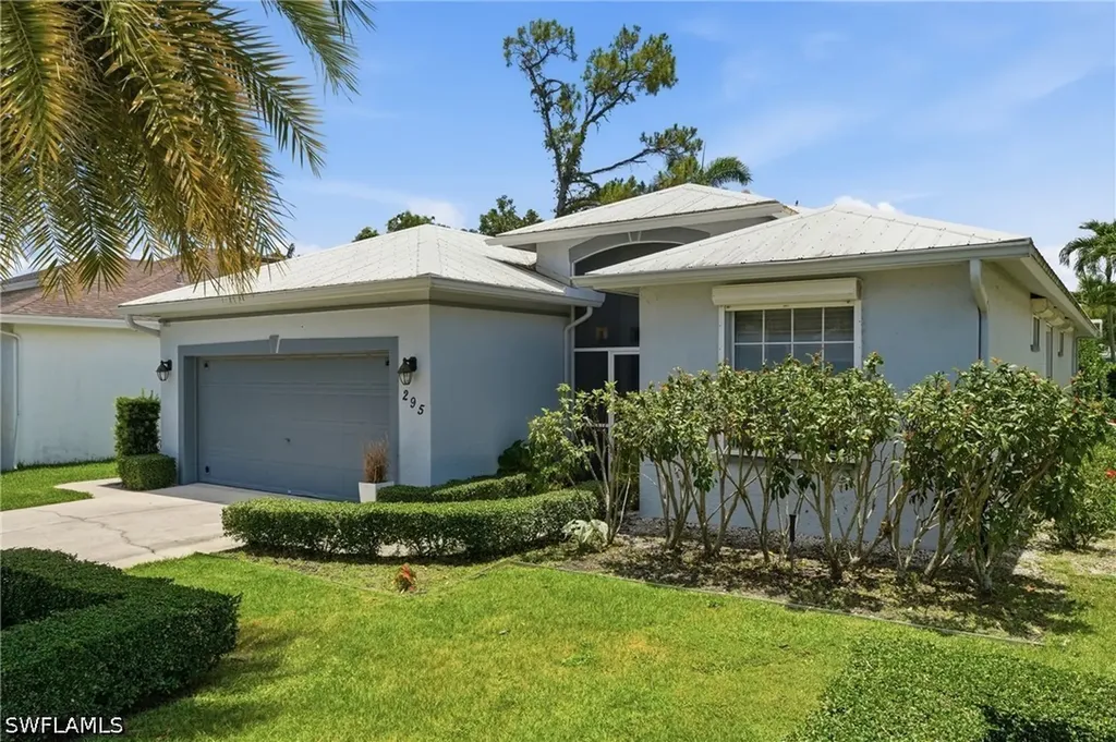 295 Stanhope Circle Naples FL 34104