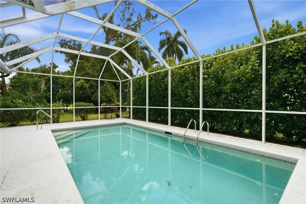 295 Stanhope Circle Naples FL 34104