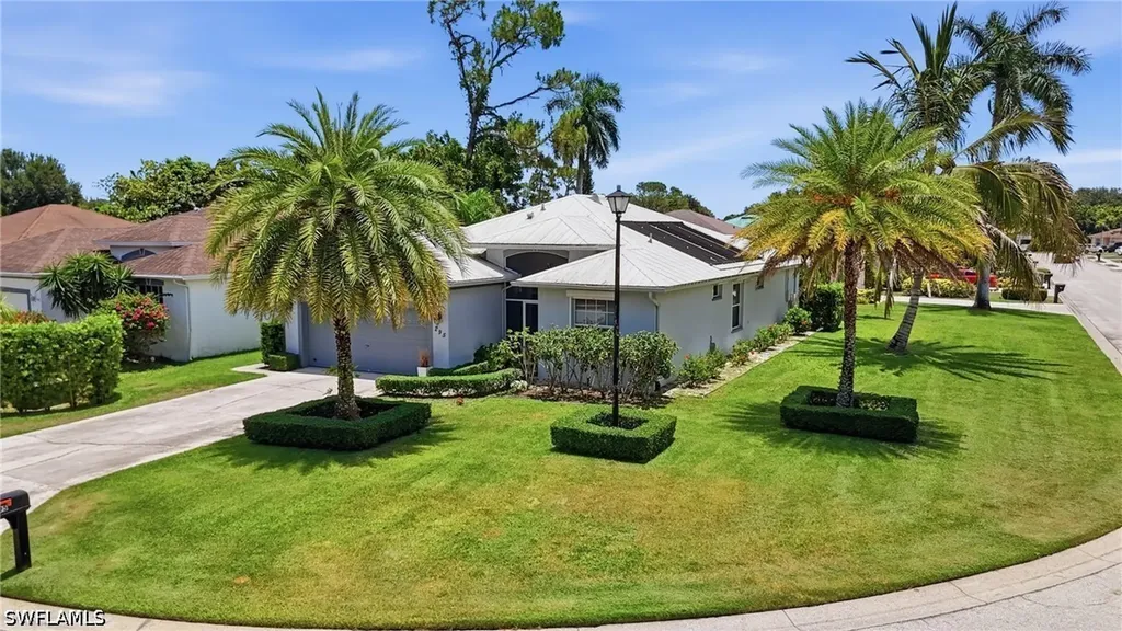 295 Stanhope Circle Naples FL 34104