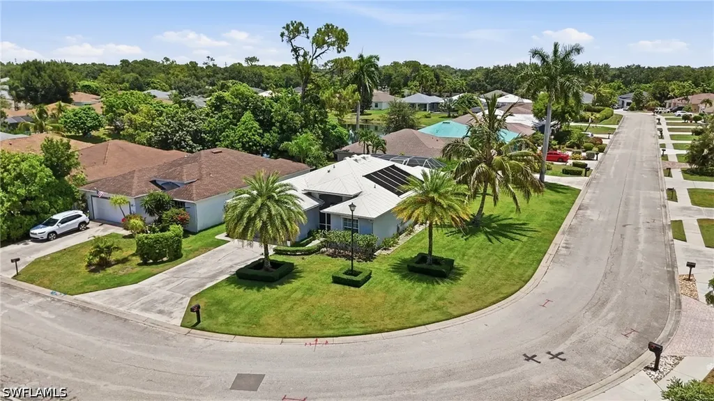 295 Stanhope Circle Naples FL 34104