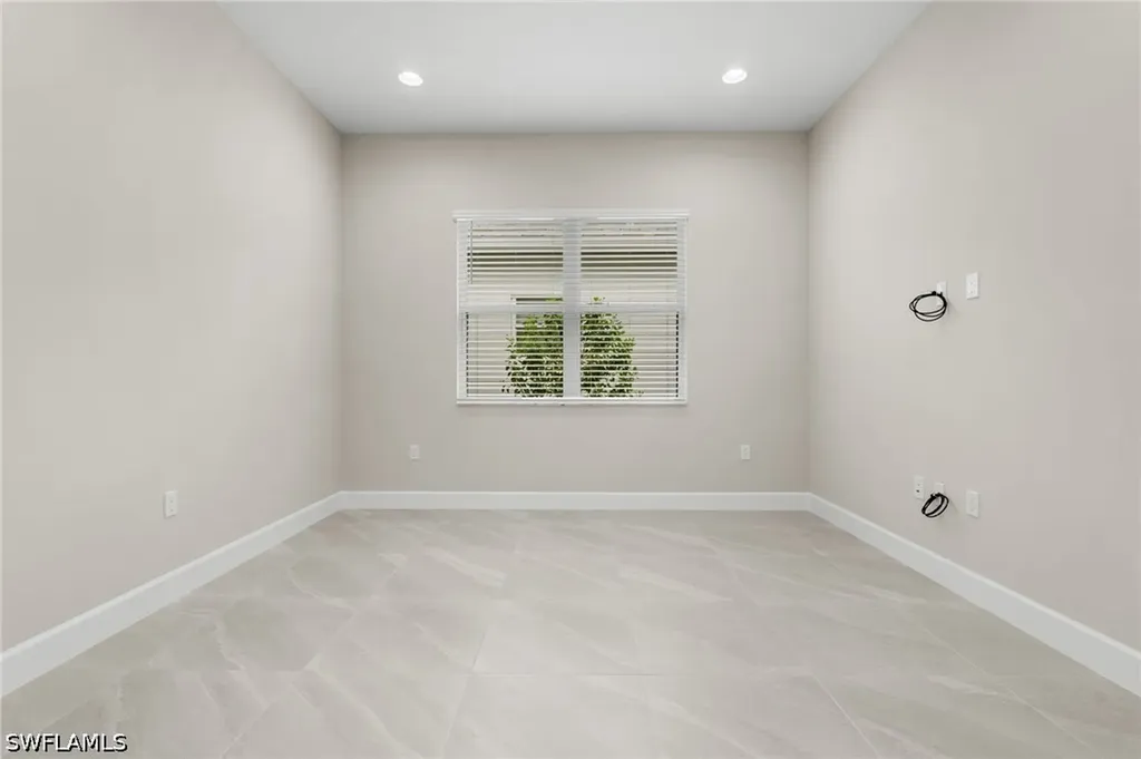 2436 Cambridge Way Naples FL 34112