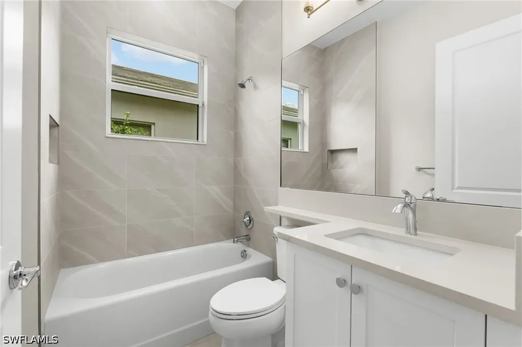 2436 Cambridge Way Naples FL 34112