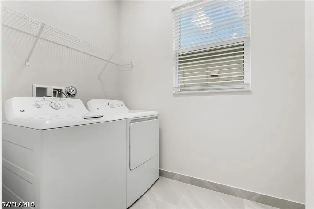 2436 Cambridge Way Naples FL 34112