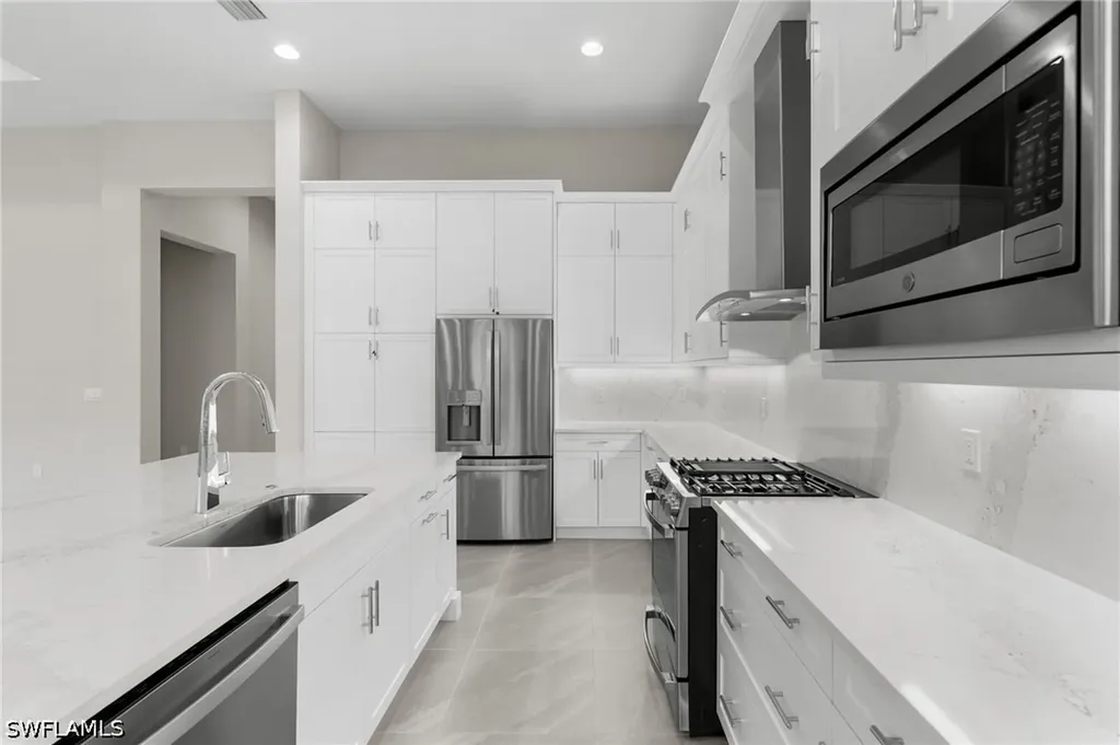 2436 Cambridge Way Naples FL 34112