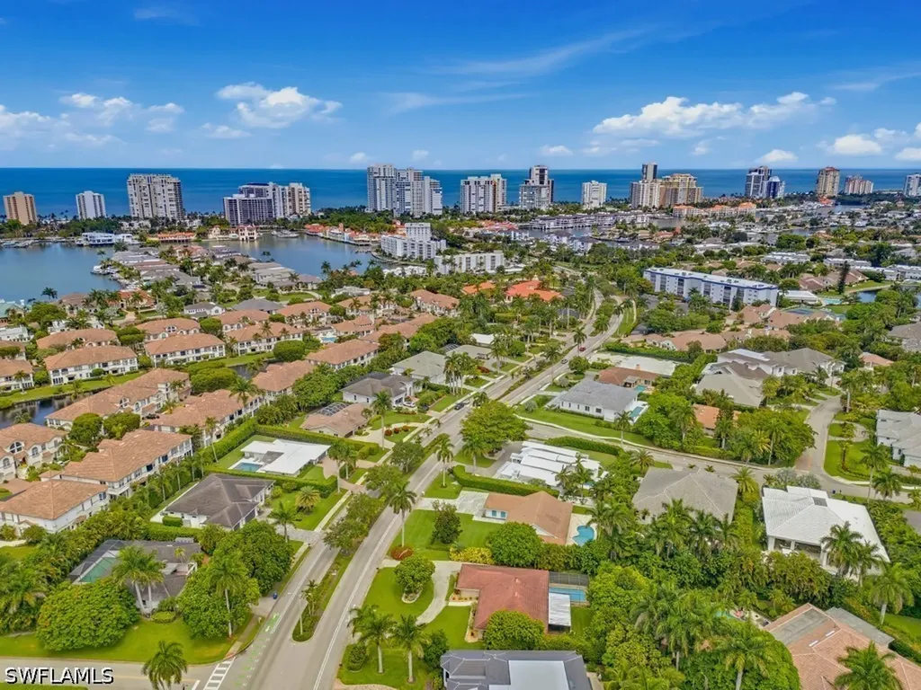 667 Park Shore Drive Naples FL 34103