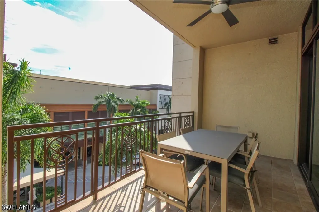 9123 Strada Place Naples FL 34108