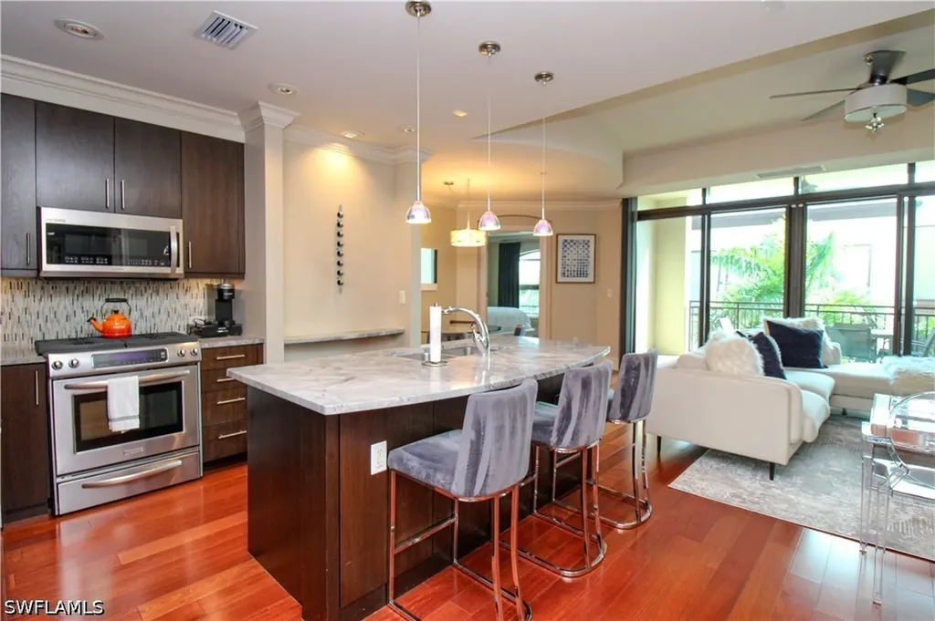 9123 Strada Place Naples FL 34108