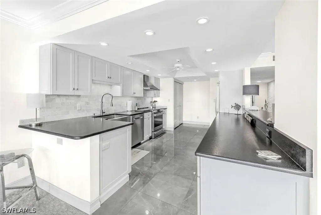 2381 Gulf Shore Boulevard N Naples FL 34103