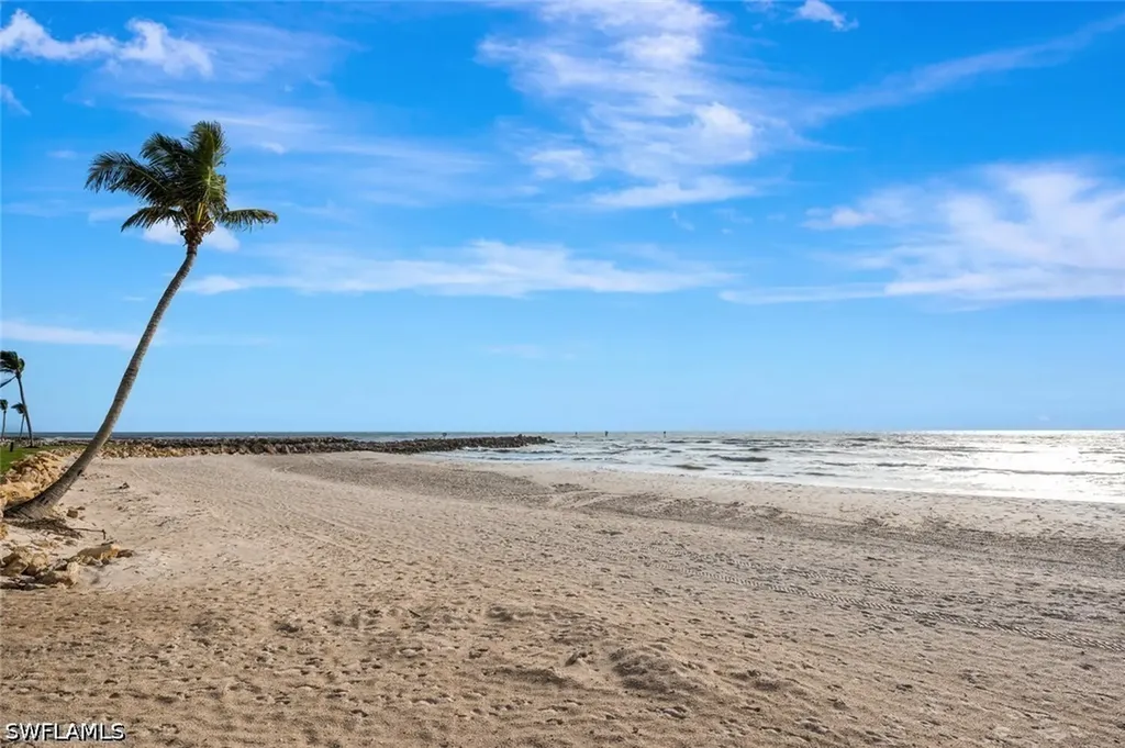 2381 Gulf Shore Boulevard N Naples FL 34103