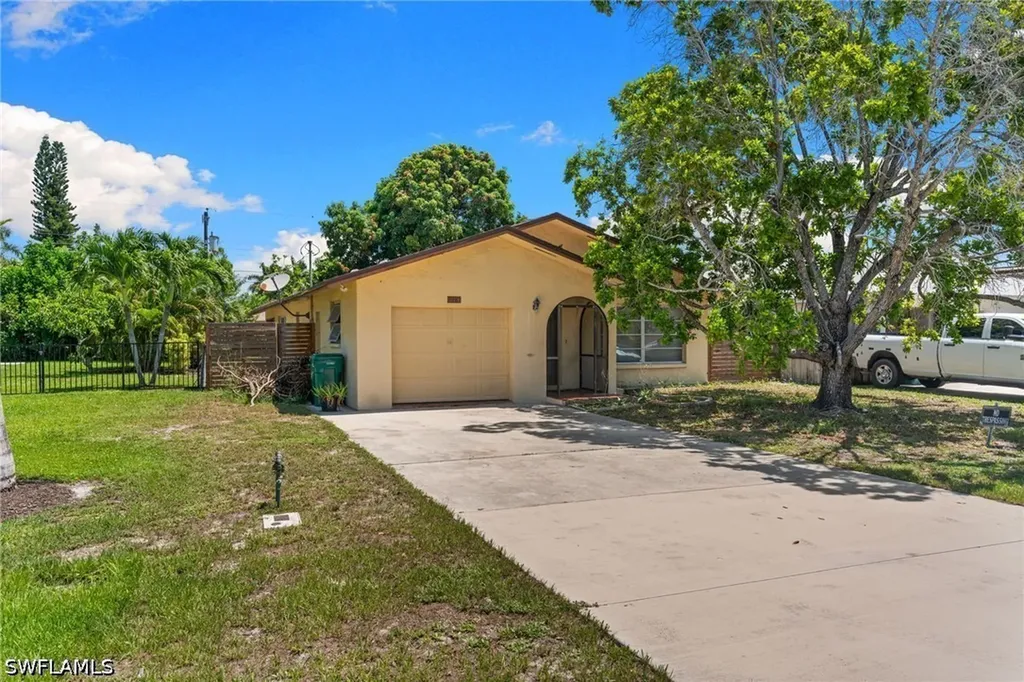 715 106th Avenue N Naples FL 34108