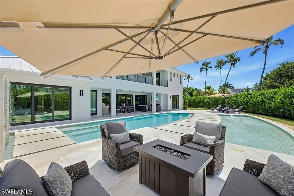 692 Banyan Boulevard Naples FL 34102