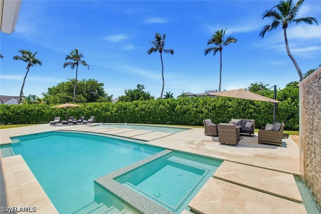 692 Banyan Boulevard Naples FL 34102