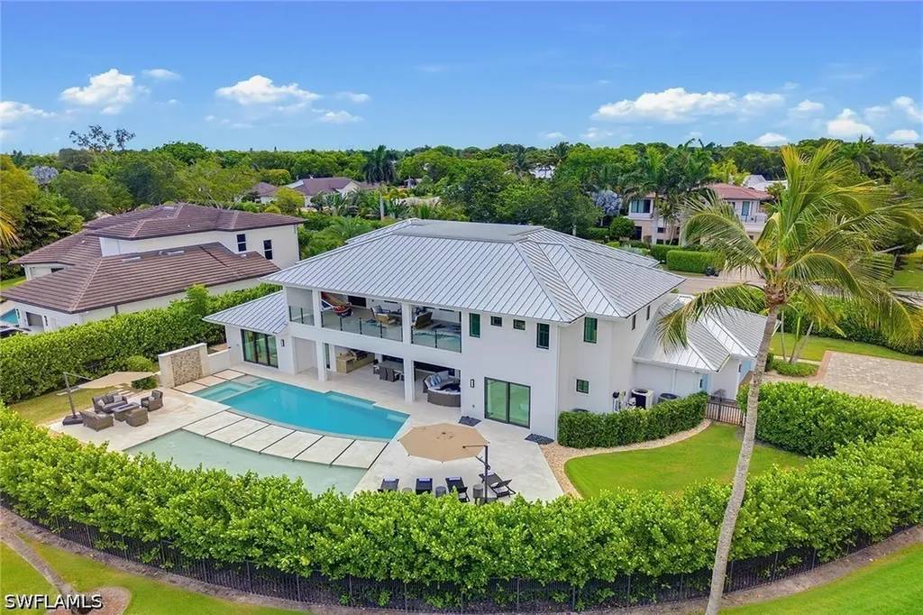 692 Banyan Boulevard Naples FL 34102