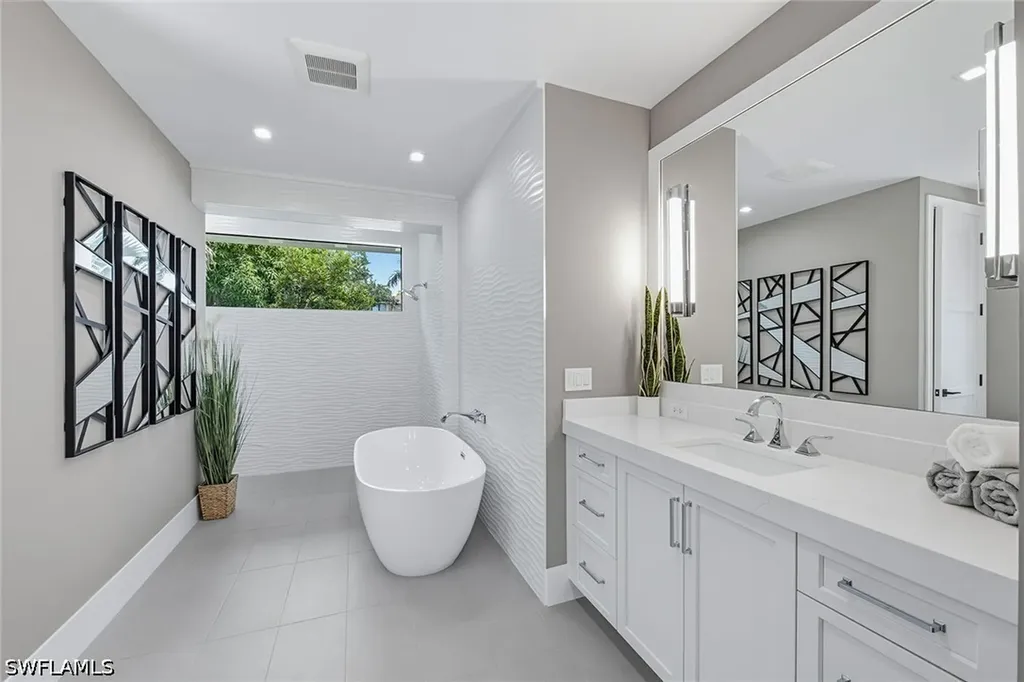 692 Banyan Boulevard Naples FL 34102