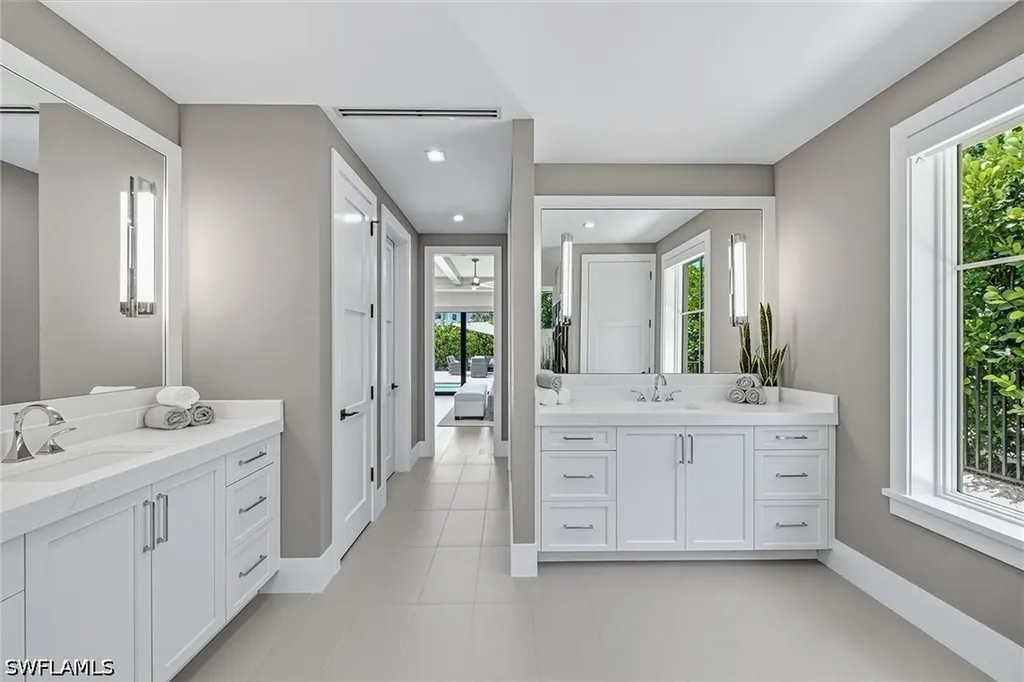 692 Banyan Boulevard Naples FL 34102