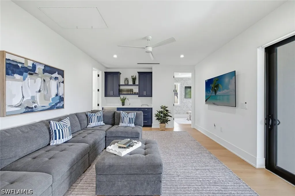 692 Banyan Boulevard Naples FL 34102