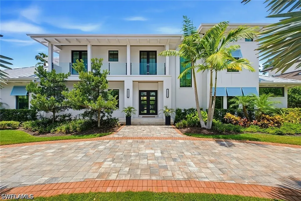 692 Banyan Boulevard Naples FL 34102