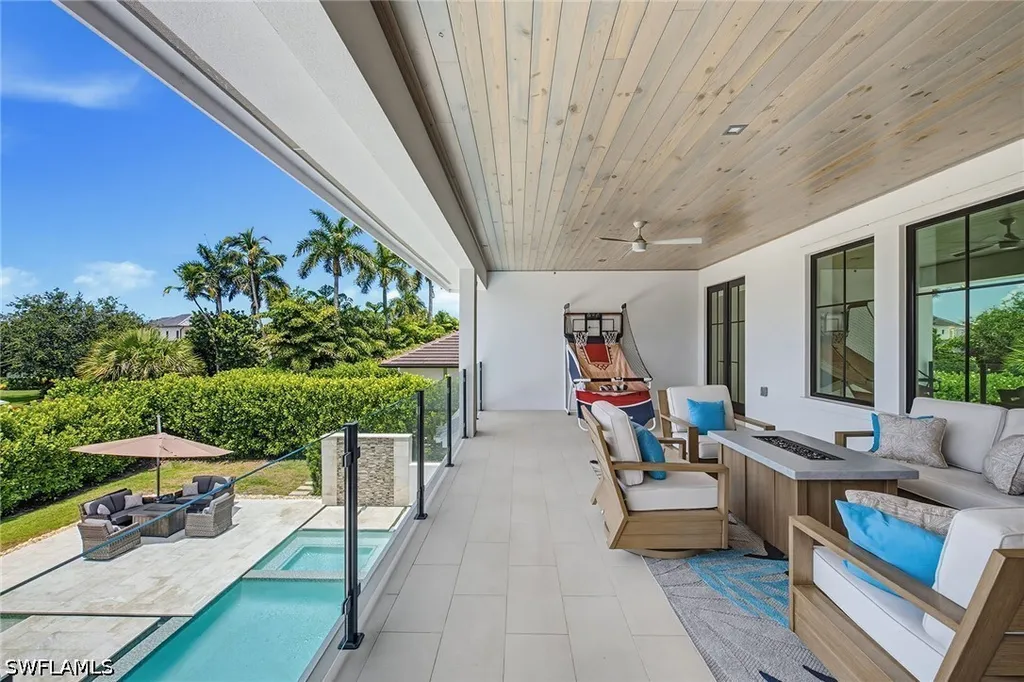 692 Banyan Boulevard Naples FL 34102