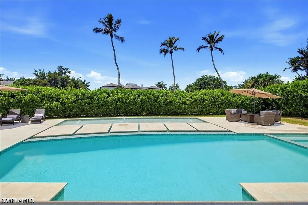 692 Banyan Boulevard Naples FL 34102