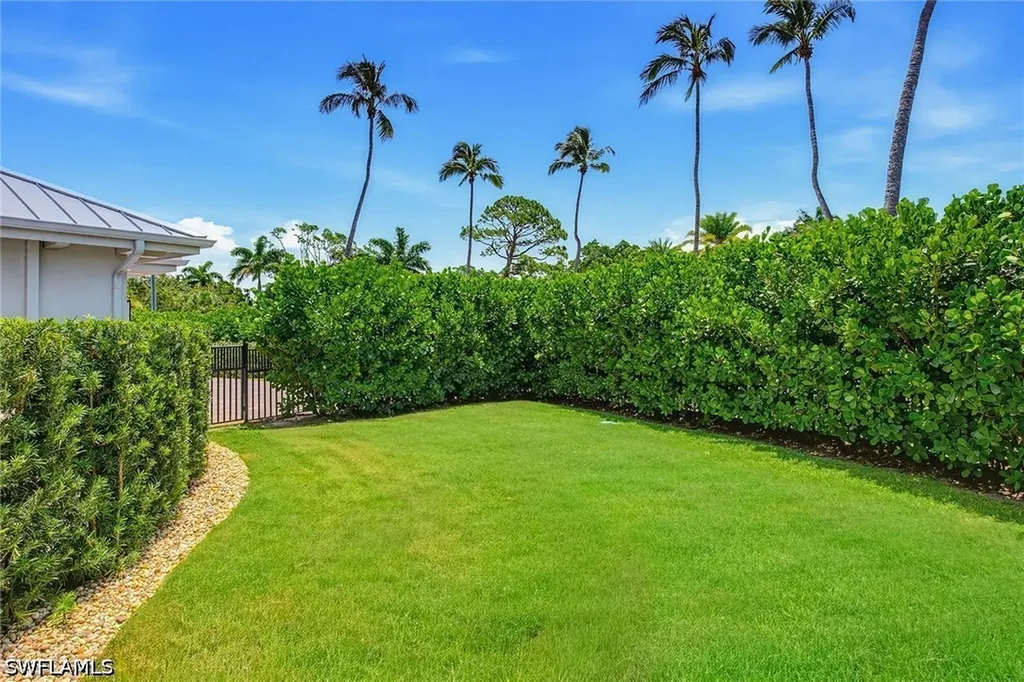 692 Banyan Boulevard Naples FL 34102